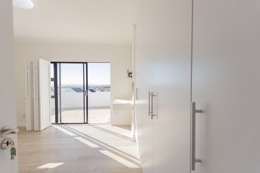 2 Bedroom Property for Sale in Middedorp Western Cape